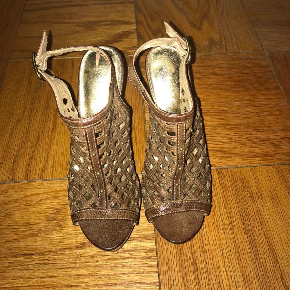 Brown wedge with gold studs