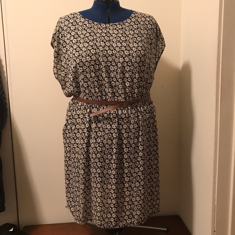 Forever 21 Plus size floral dress with pockets