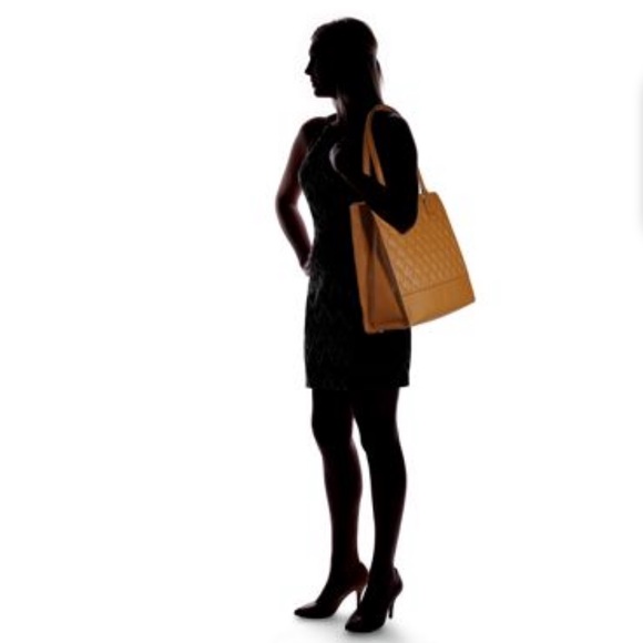 🚫SOLD🚫🎉HP🎉 Vera Bradley Quilted Tote - Picture 4 of 7