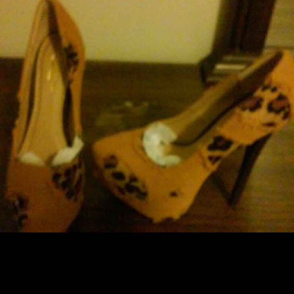Heels - Picture 2 of 4