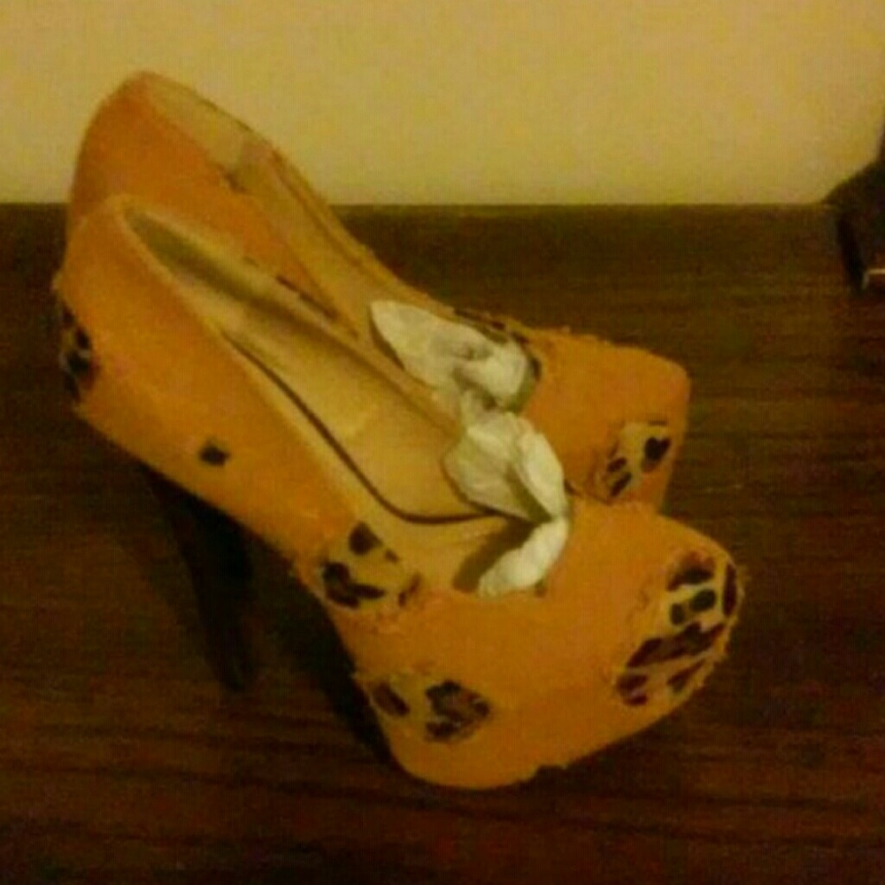 Heels - Picture 4 of 4