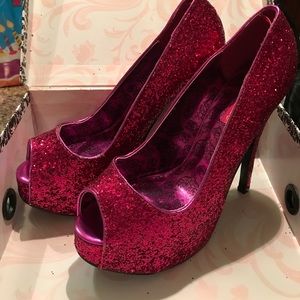 Magenta, sparkly, metallic pumps