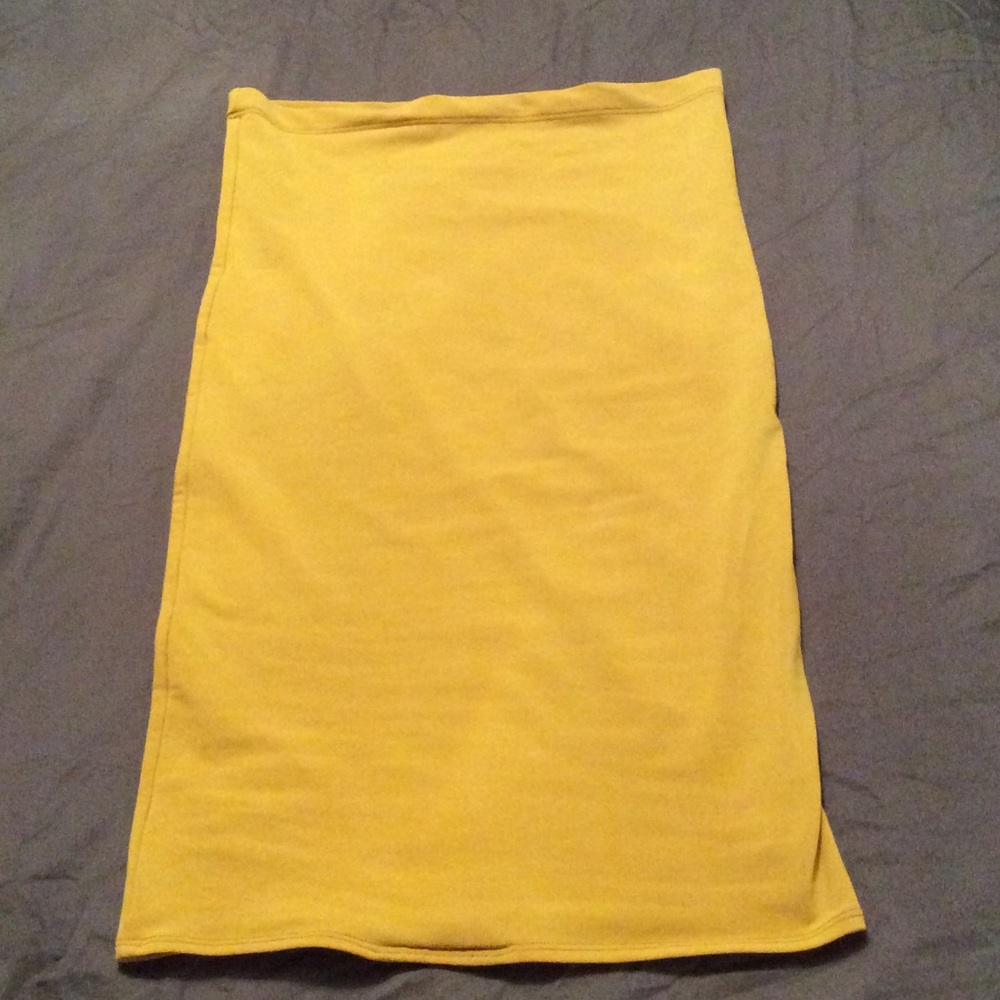 Yellow two piece - Picture 7 of 7