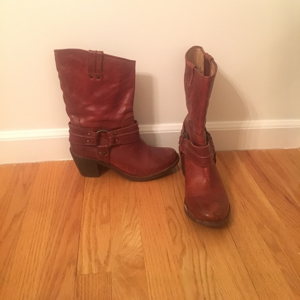 Carmen Harness Short Frye boots size 8 BARELY WORN