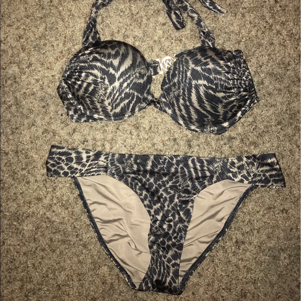 Bombshell VS bikini