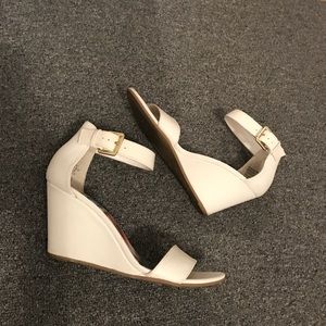 White AMERICAN EAGLE heels