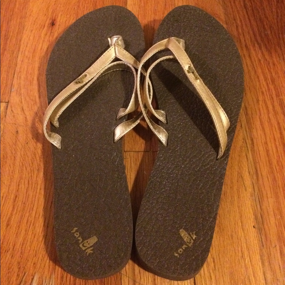 Sanuk flip flops