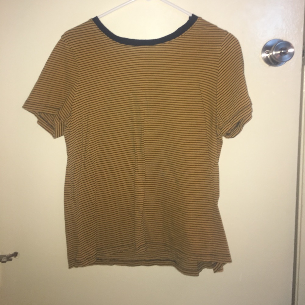 Yellow and black t-shirt.