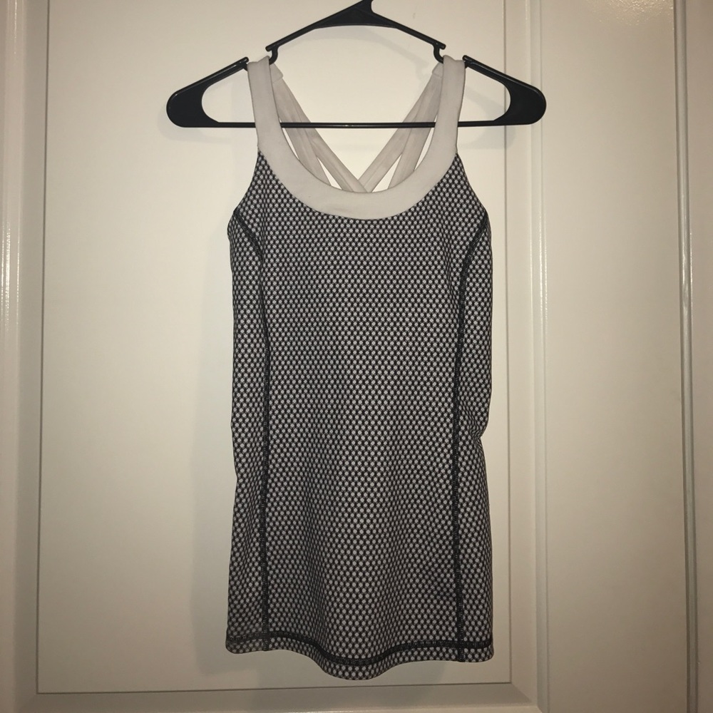 Size 8 Lululemon tank with built in sports bra!!