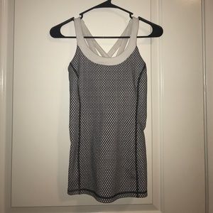 Size 8 Lululemon tank with built in sports bra!!