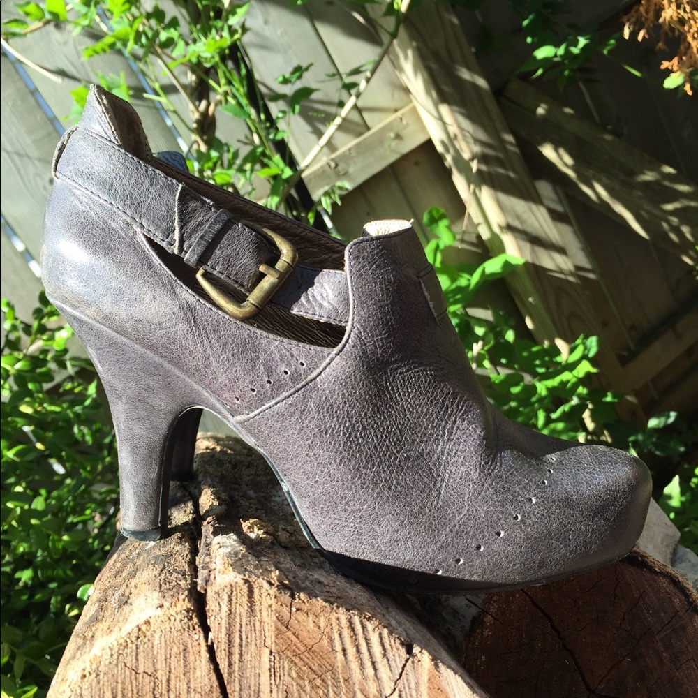 Faryl Robin Vitoria Bootie