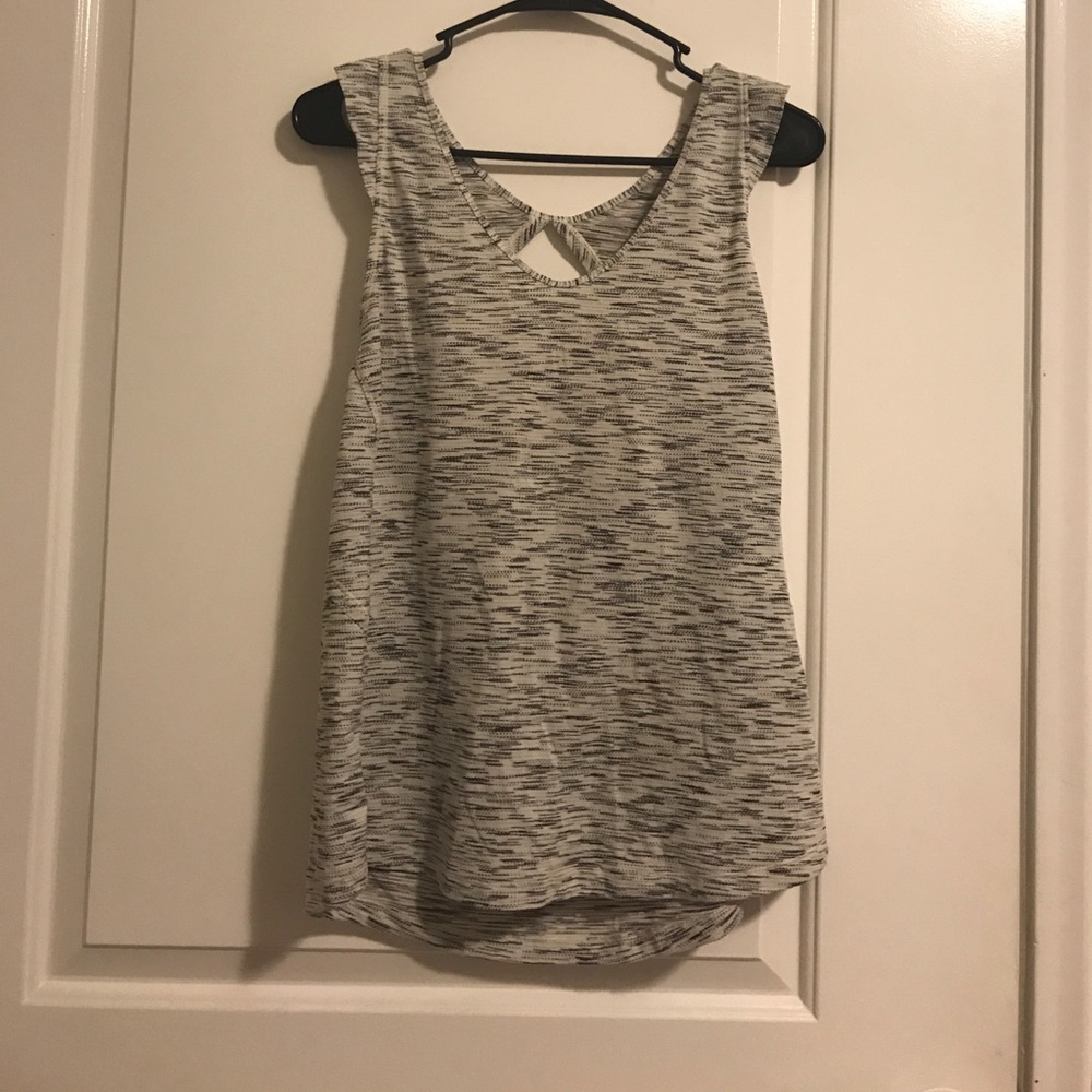 Size 8 Lululemon tank with open back!