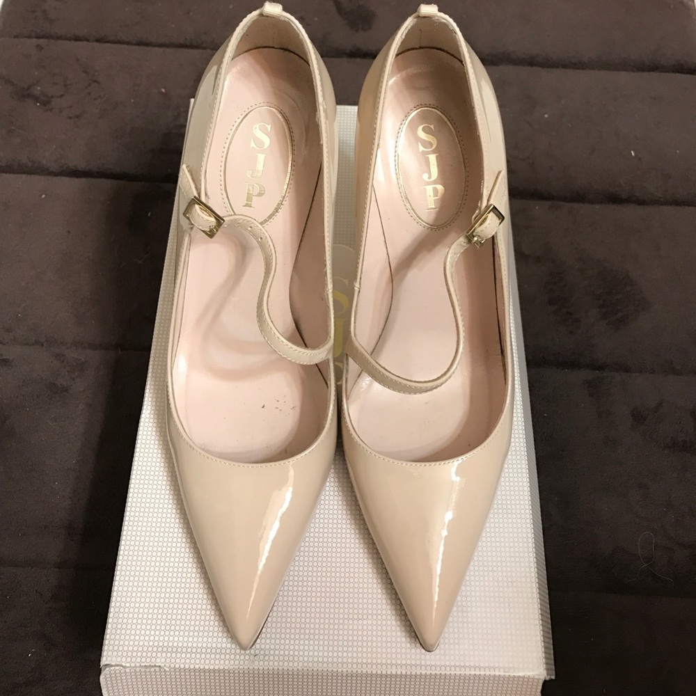 SJP Diana Pump in Vernice Nude