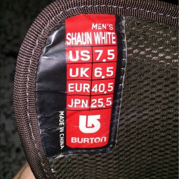 Snowboarding boots
