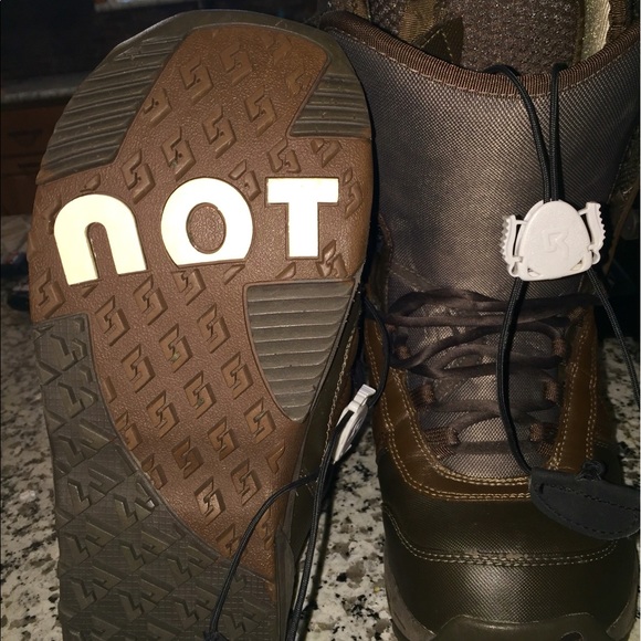 Snowboarding boots main image 4