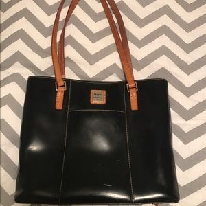 Authentic black Dooney and Bourke bag 💼