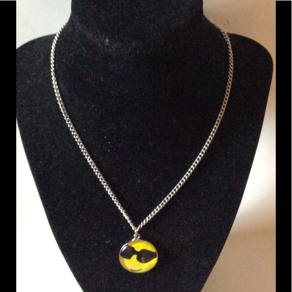 ✅🌹Cute Emoji pattern necklace.