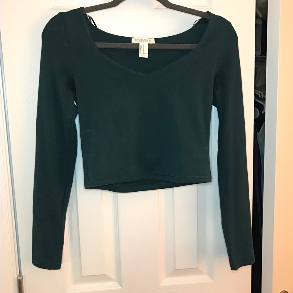 Green long sleeved crop top