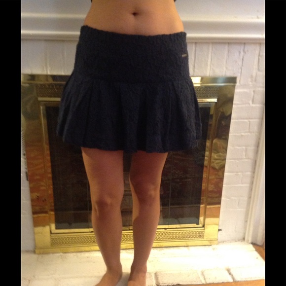 Abercrombie & Fitch navy lace lined skirt - Picture 1 of 3