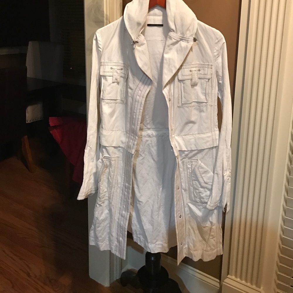 Elie Tahari trench w hidden hood in collar.