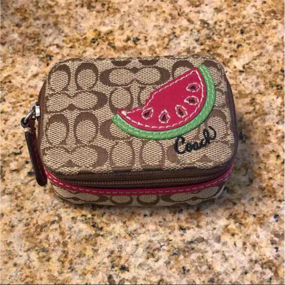 For Flavor2‼️Coach Signature Pill Case