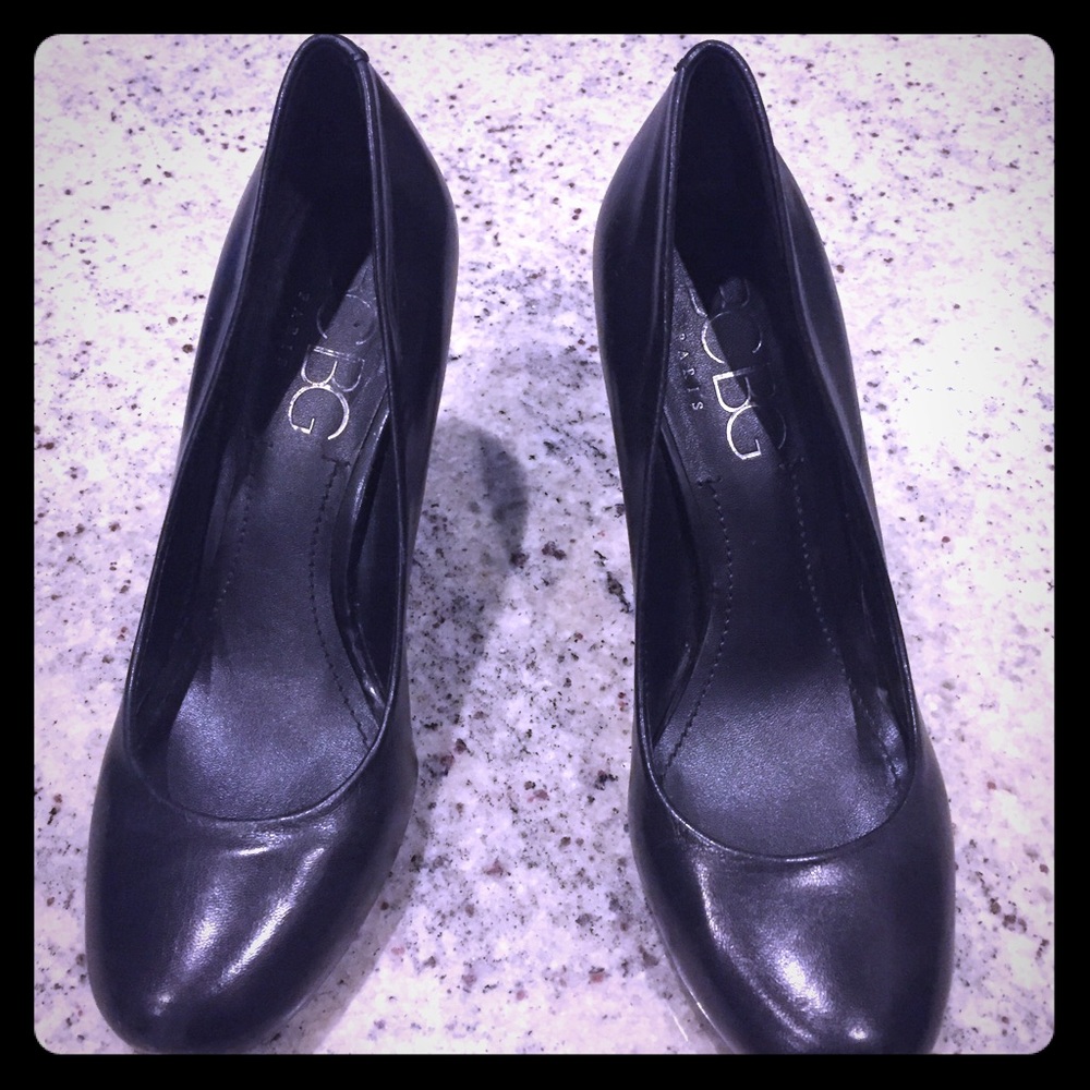 BCBG Round-Toed Black Pumps Sz 6