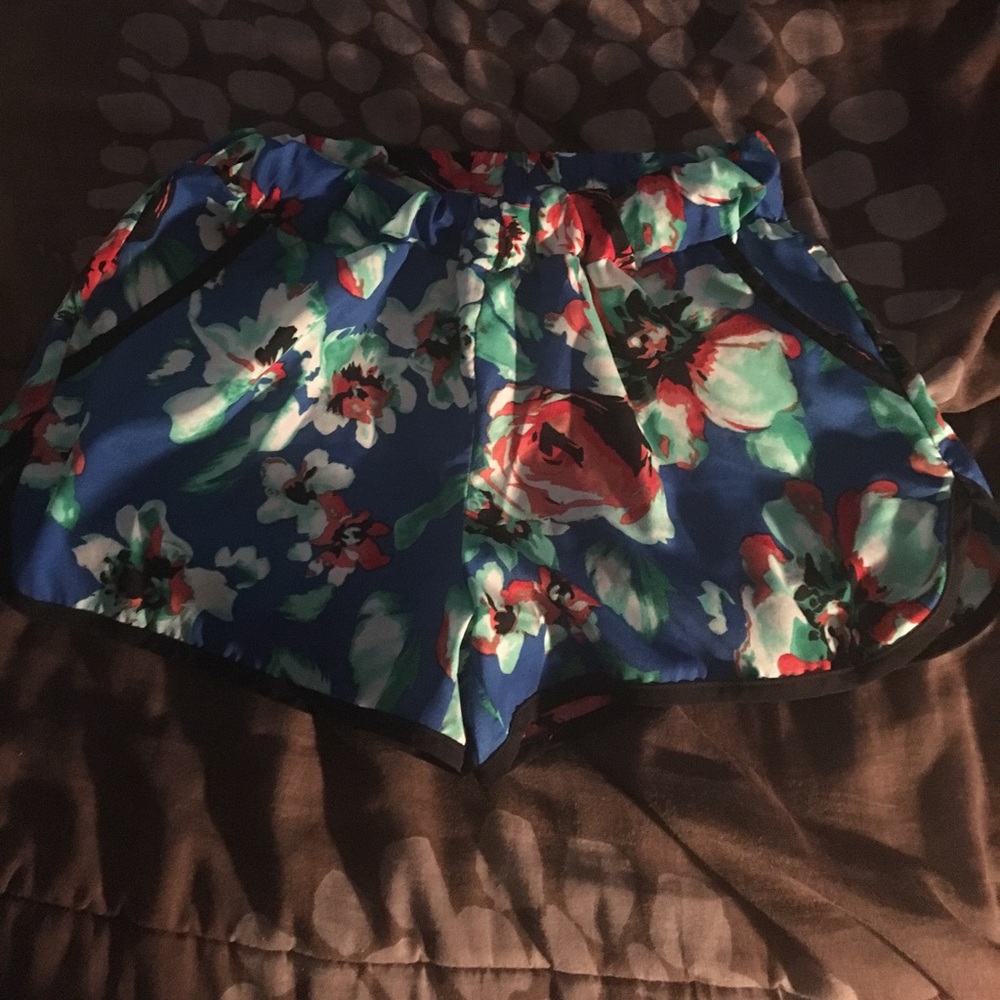 Tropical shirts - Picture 1 of 2