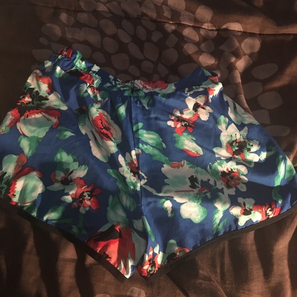 Tropical shirts - Picture 2 of 2