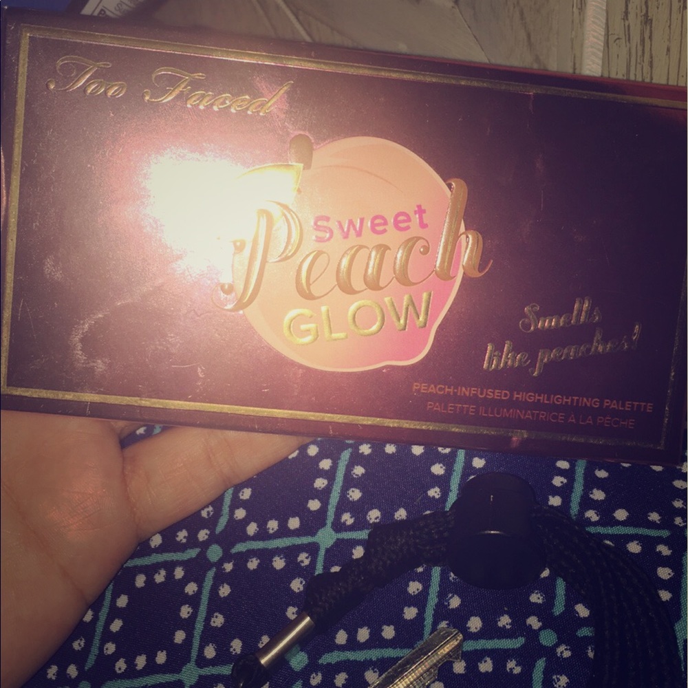 Sweet peach glow
