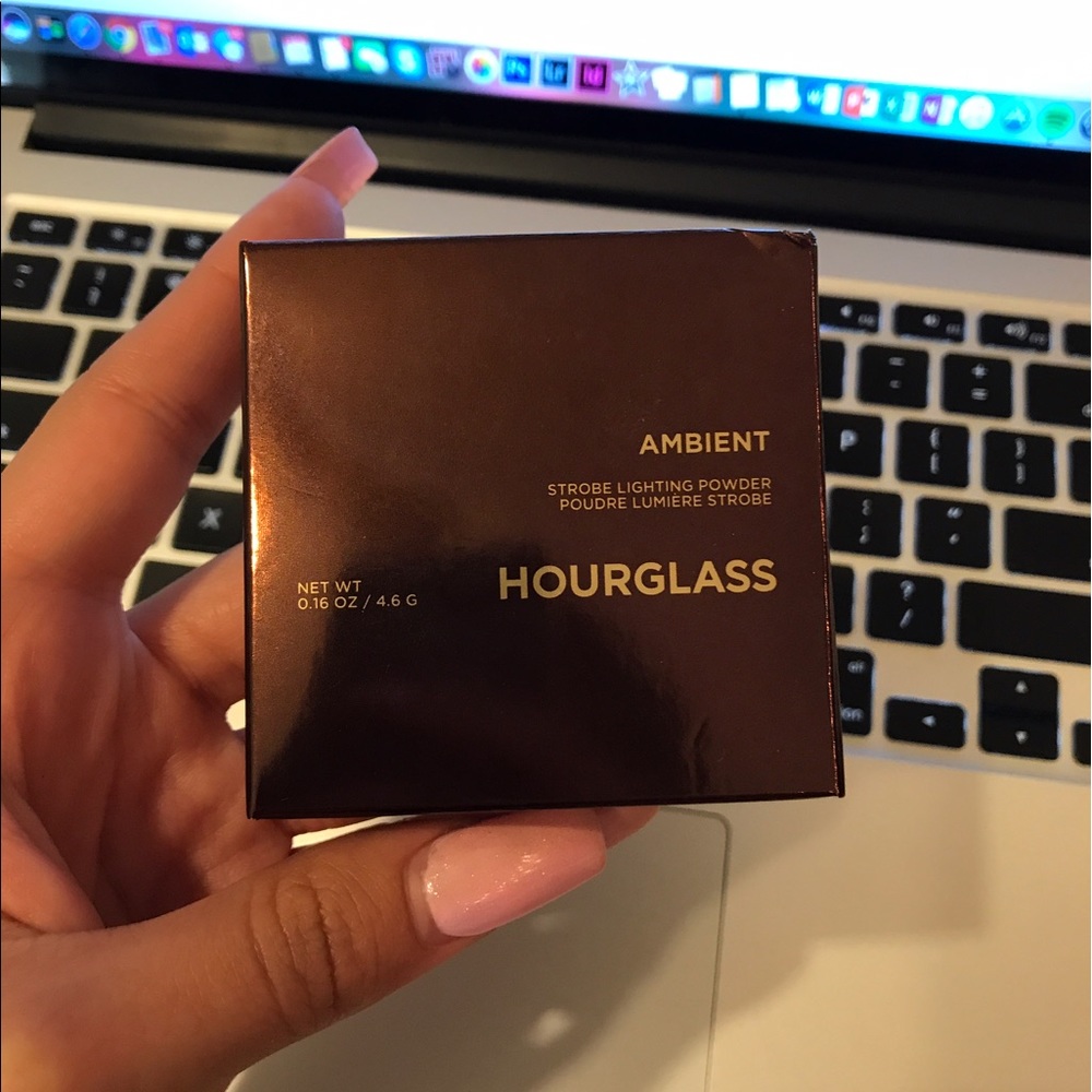 Hourglass Iridescent Strobe Powder