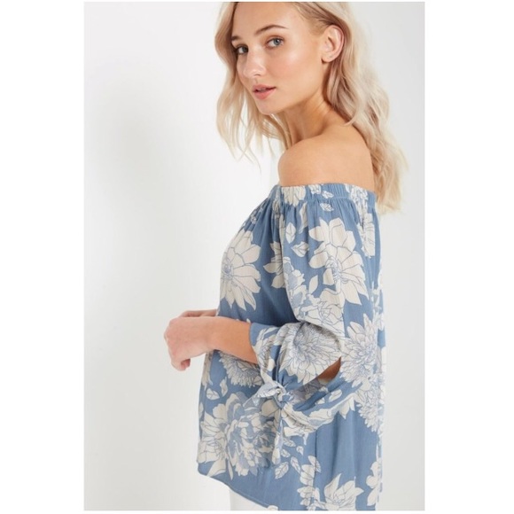 Off the shoulder Blue Floral  Top - Picture 4 of 7