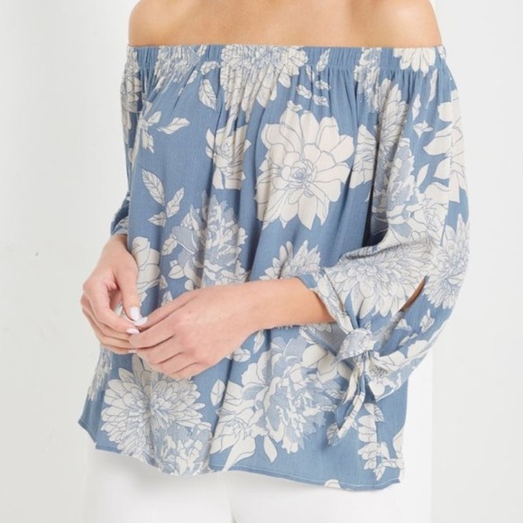 Off the shoulder Blue Floral  Top - Picture 6 of 7