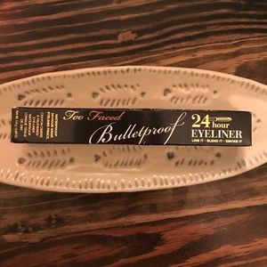 Toofaced bulletproof eyeliner in color Ooh & Aah