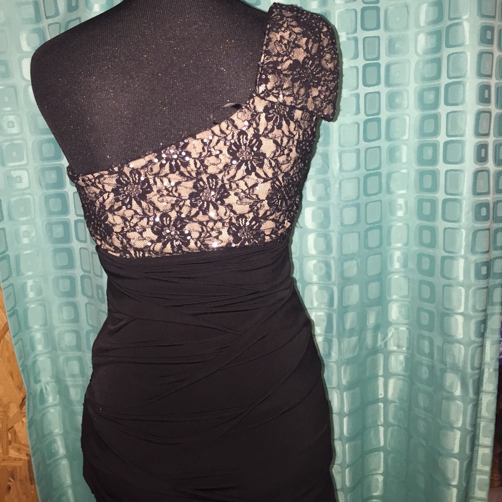 Dress - Picture 5 of 5