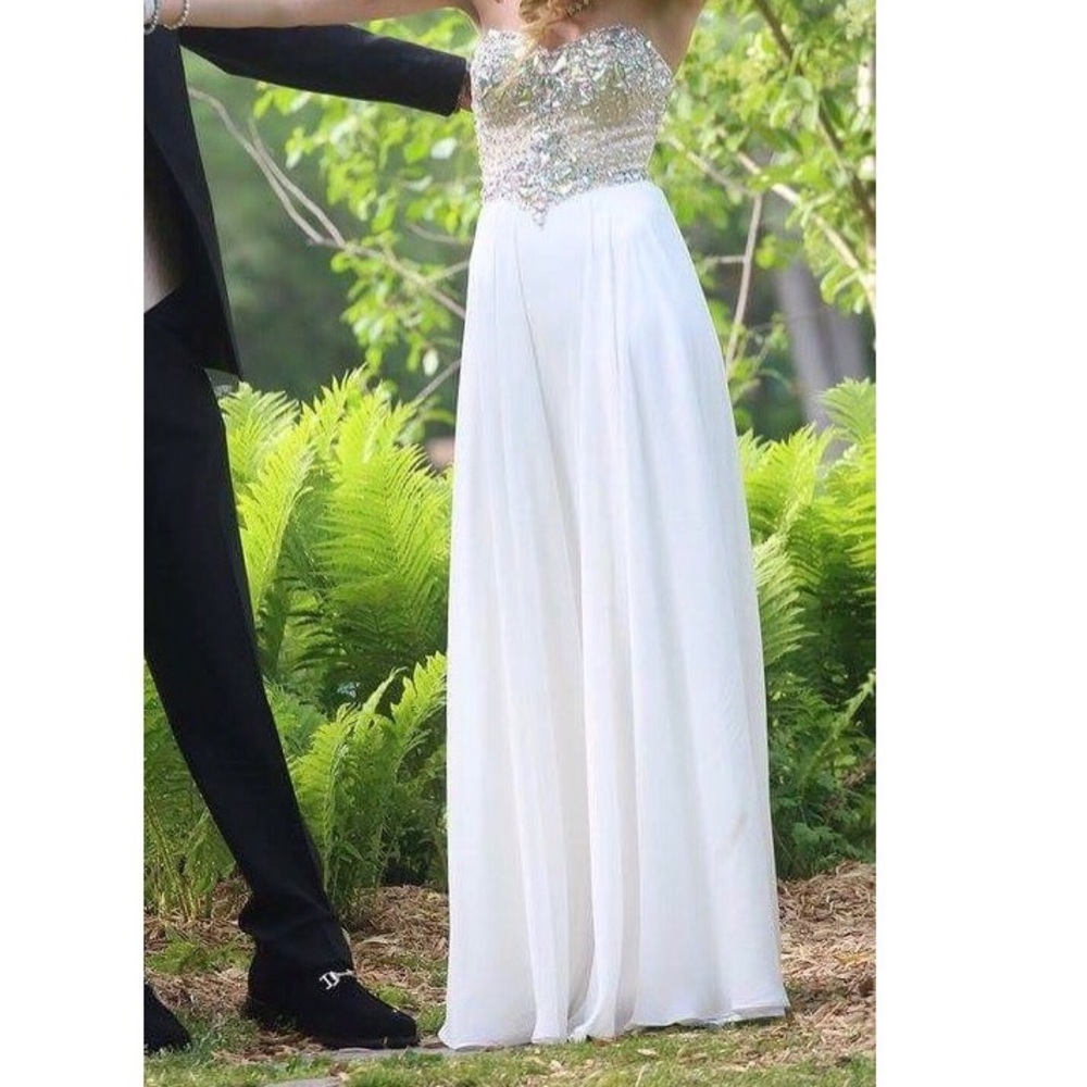 White formal dress‼️