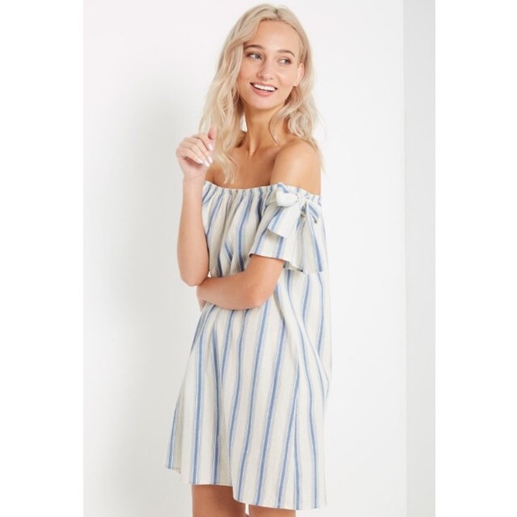Off the Shoulder Striped Shift Bow Tie Detail Dres - Picture 2 of 7
