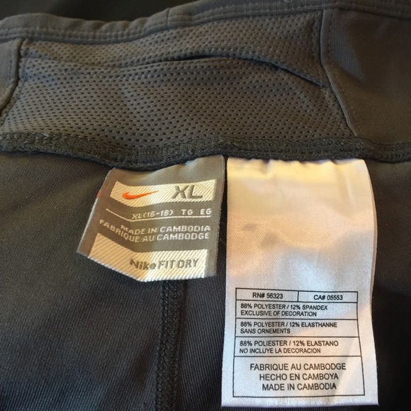Nike Gray Short Fit Dry - Picture 3 of 4