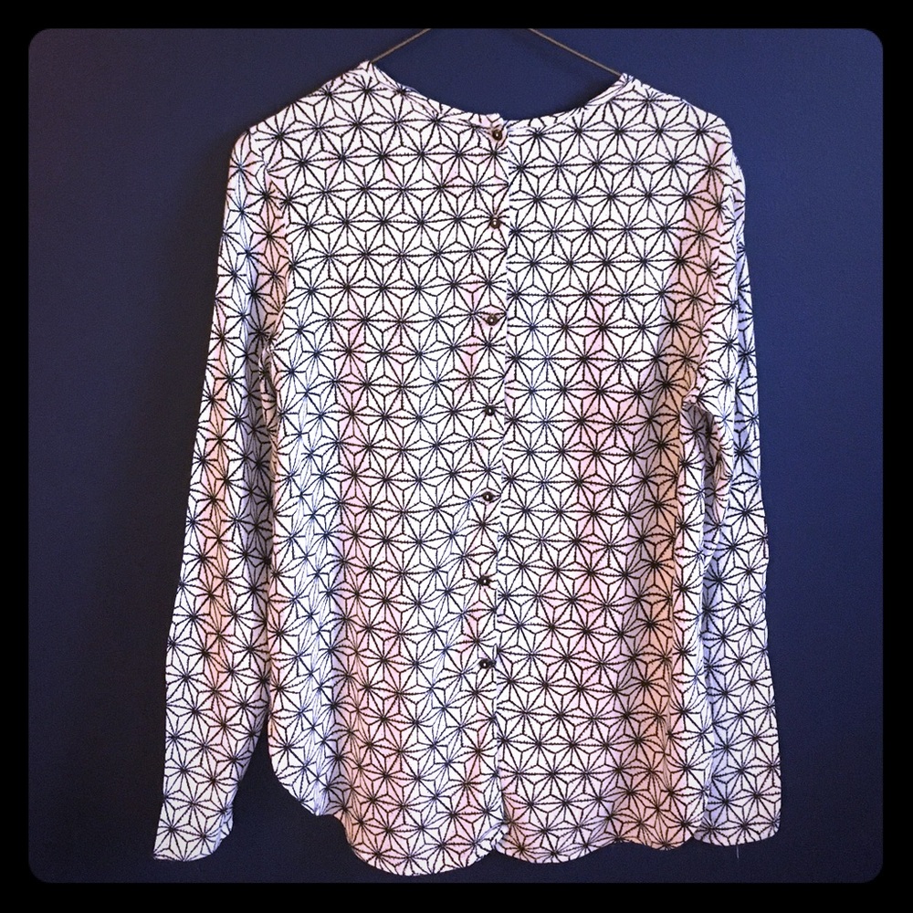 H&M long sleeve shirt with button back