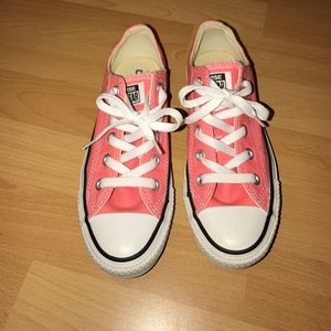 Classic low top coral pink converse