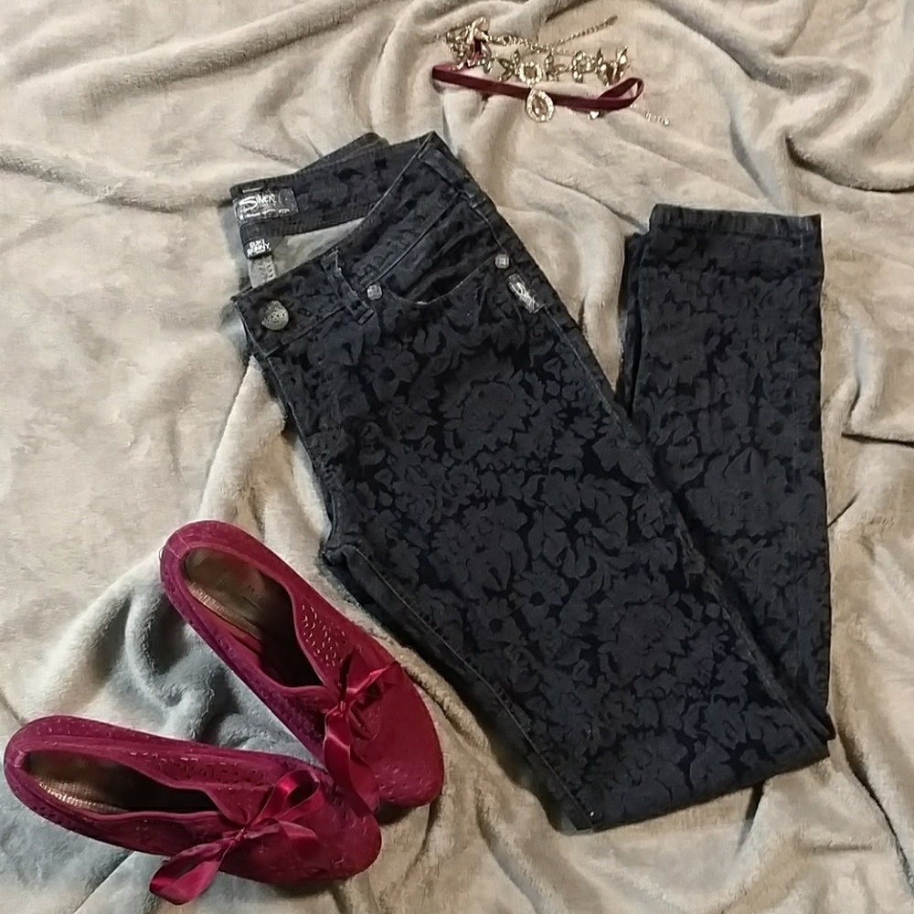 SOLD -SILVER JEANS-Velour Floral Skinnies