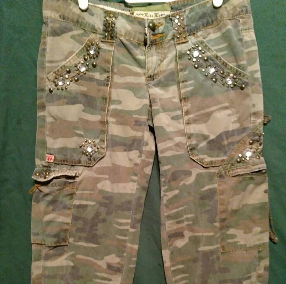 Miss me camo capris size small