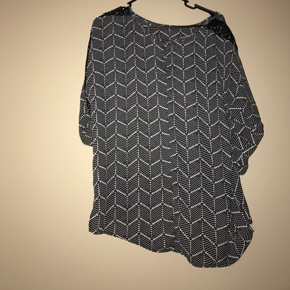 Blouse - Picture 2 of 3