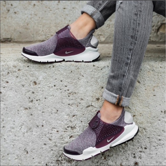 Nike Shoes - 🌷New🌷 NIKE women's Sock Dart SE ~ size 11