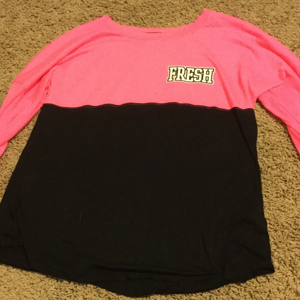 Long sleeve shirt.