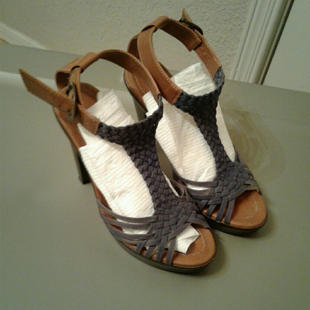 Chic, cute heels.