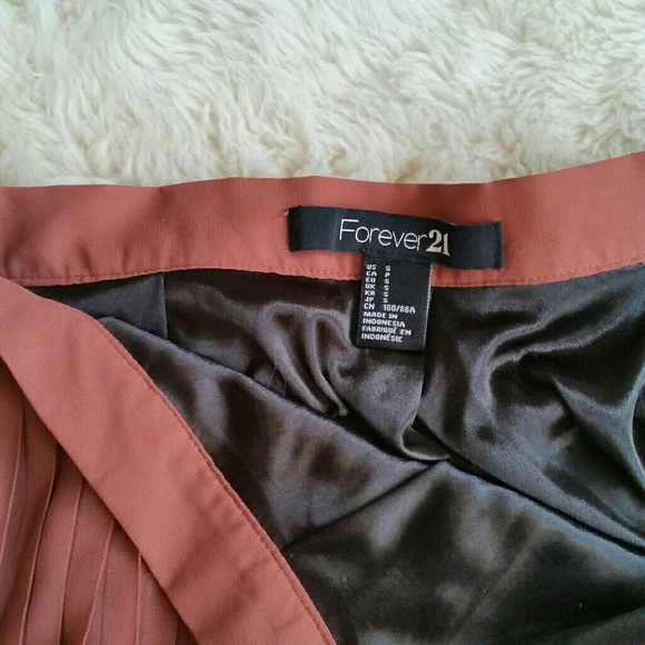 Pleated tri-color skirt - Picture 3 of 3