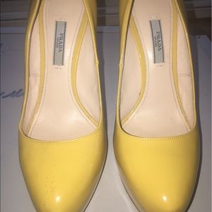 Yellow Platform patent  leather pumps