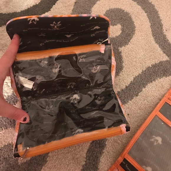 Toiletry cases - Picture 3 of 3