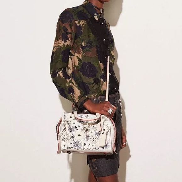 COACH 1941 ROGUE 25 W TEA ROSE APPLIQUÉ - Picture 2 of 4