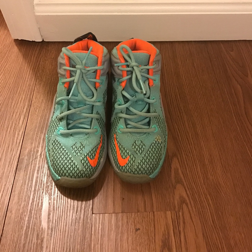 Lebron preschool sneaker size 12